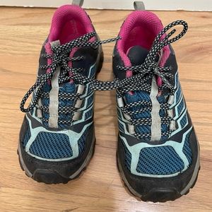 Merrell - used condition-  girls hiking shoe- size 11